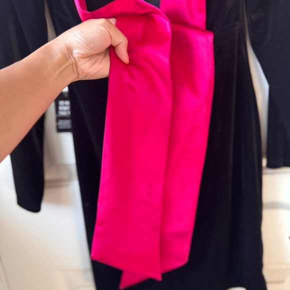 NWT Express Velvet Pink Bow Back Black Velvet Mini Dress XXS - Picture 8 of 14